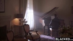 A zongorista megkúrja a szépséges menyasszonyt Thumb